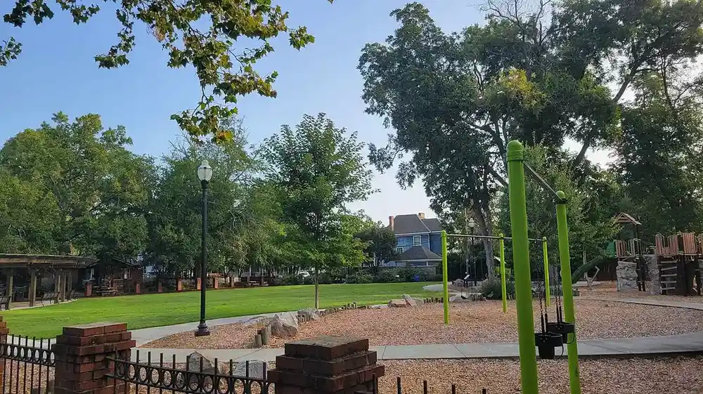 Elmwood, Columbia area