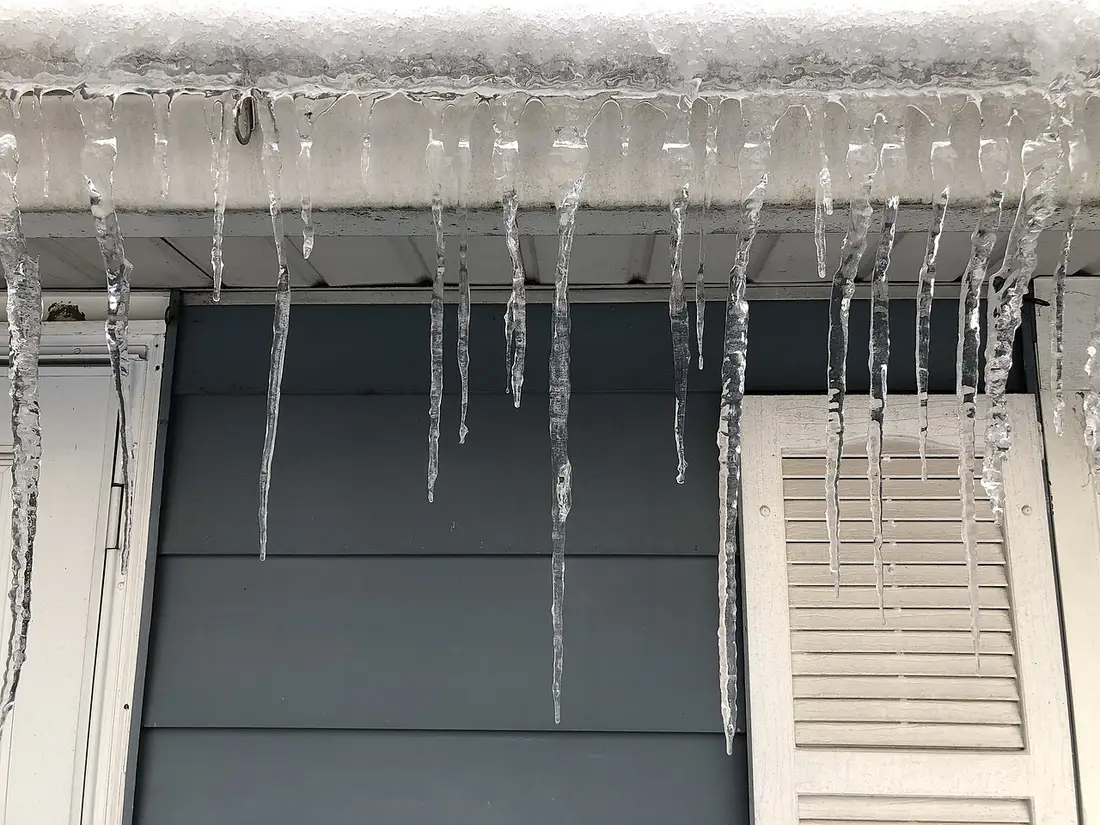 Seamless Gutter Installation in Columbia